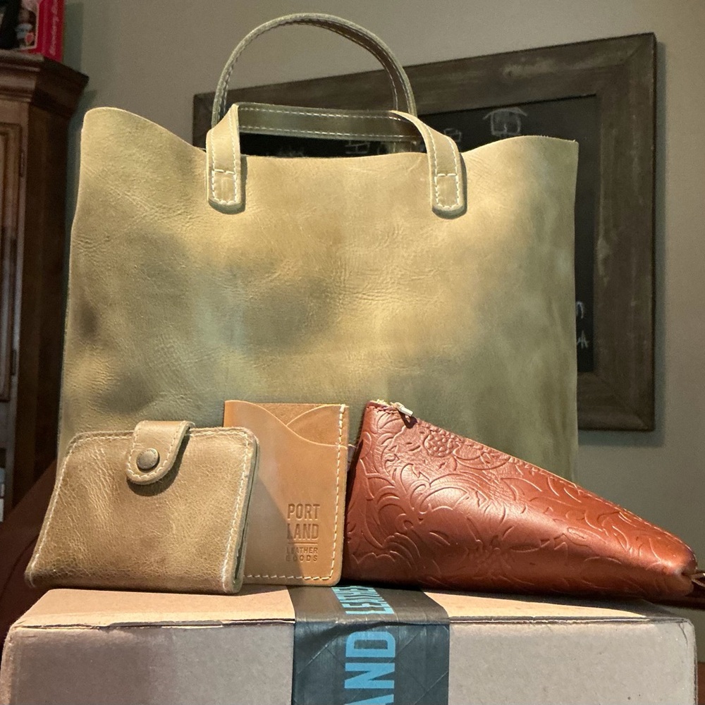 Portland Leather retired Anjou color crossbody